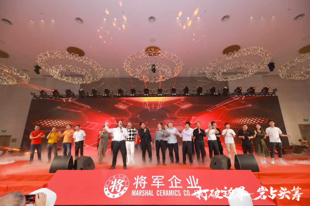 群星璀璨，共譜華章 | 2021將軍企業(yè)戰(zhàn)略營銷峰會答謝晚宴盛大舉行！(圖21)