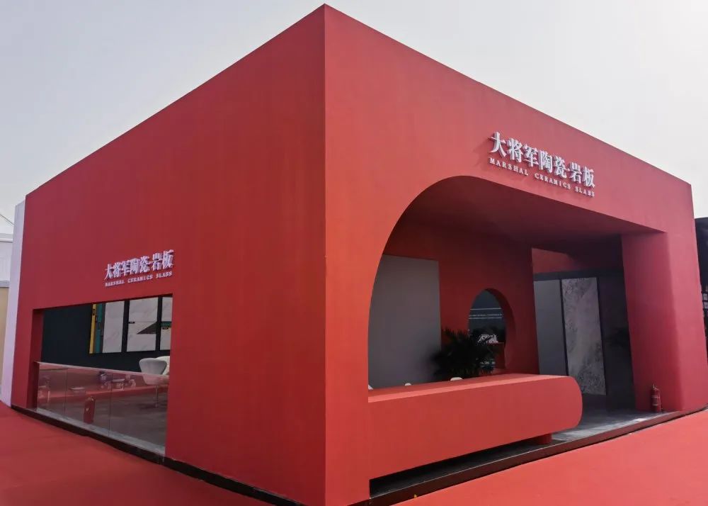 焦點(diǎn)！大將軍驚艷亮相雄安德維斯建博會，流量爆棚引圍觀！(圖2)