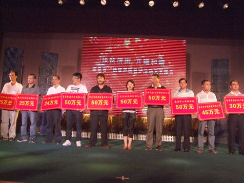 扶貧濟(jì)困、共建和諧——將軍企業(yè)捐款50萬(wàn)元
(圖3)
