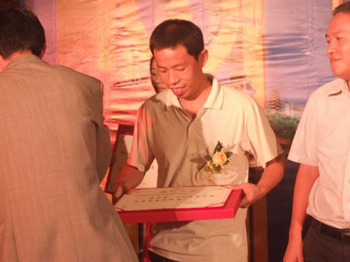 借東風(fēng)，揚帆再起航—大將軍十六名經(jīng)銷商當(dāng)選優(yōu)秀經(jīng)銷商
(圖3)