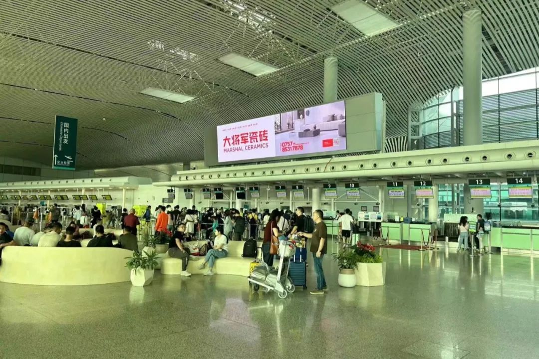全速前進(jìn)丨大將軍瓷磚機(jī)場(chǎng)&高鐵廣告再登廣東，開啟黃金廣告位的“霸屏模式”！(圖6)